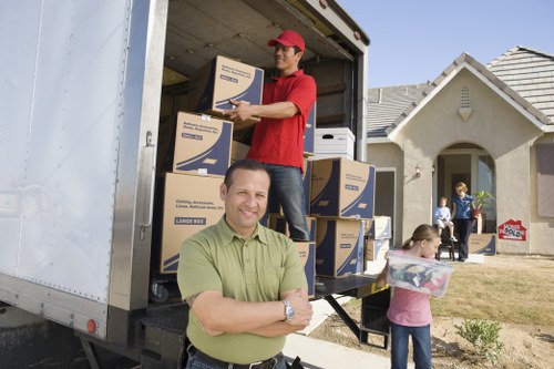 Truck hire for Bermondsey properties with access challenges